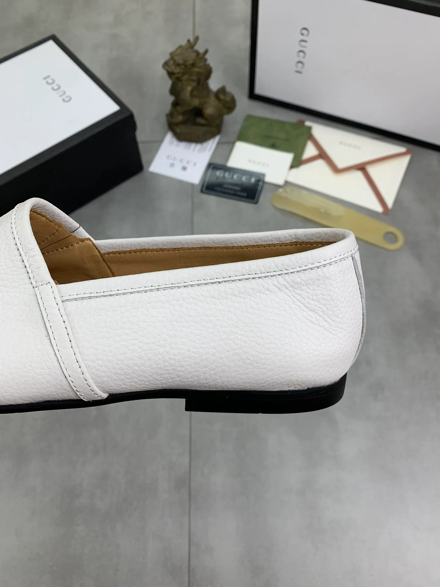 Men's Men's Shoes 💰P500💰【New Style】Water-dyed Niuli Gucci's most popular selection of lazy slip-on leather shoes (Gucci) official website latest Gucci lazy leather shoes, hot style 💥 simple and elegant style, exclusive for trendy men. Unique official website latest brand original double G embossing Elements 👑 Original Gucci decoration, fashionable and elegant, fabric original calfskin ✅ fully imported first-layer cowhide lining, official website designated wear-resistant, rubber business outsole, classic model taken at the counter in real life 🎬38-44 Black brown white optional